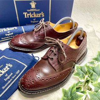 トリッカーズ(Trickers)の箱付希少トリッカーズ Avon House別注 M5633 外羽根フルグローブ(ドレス/ビジネス)