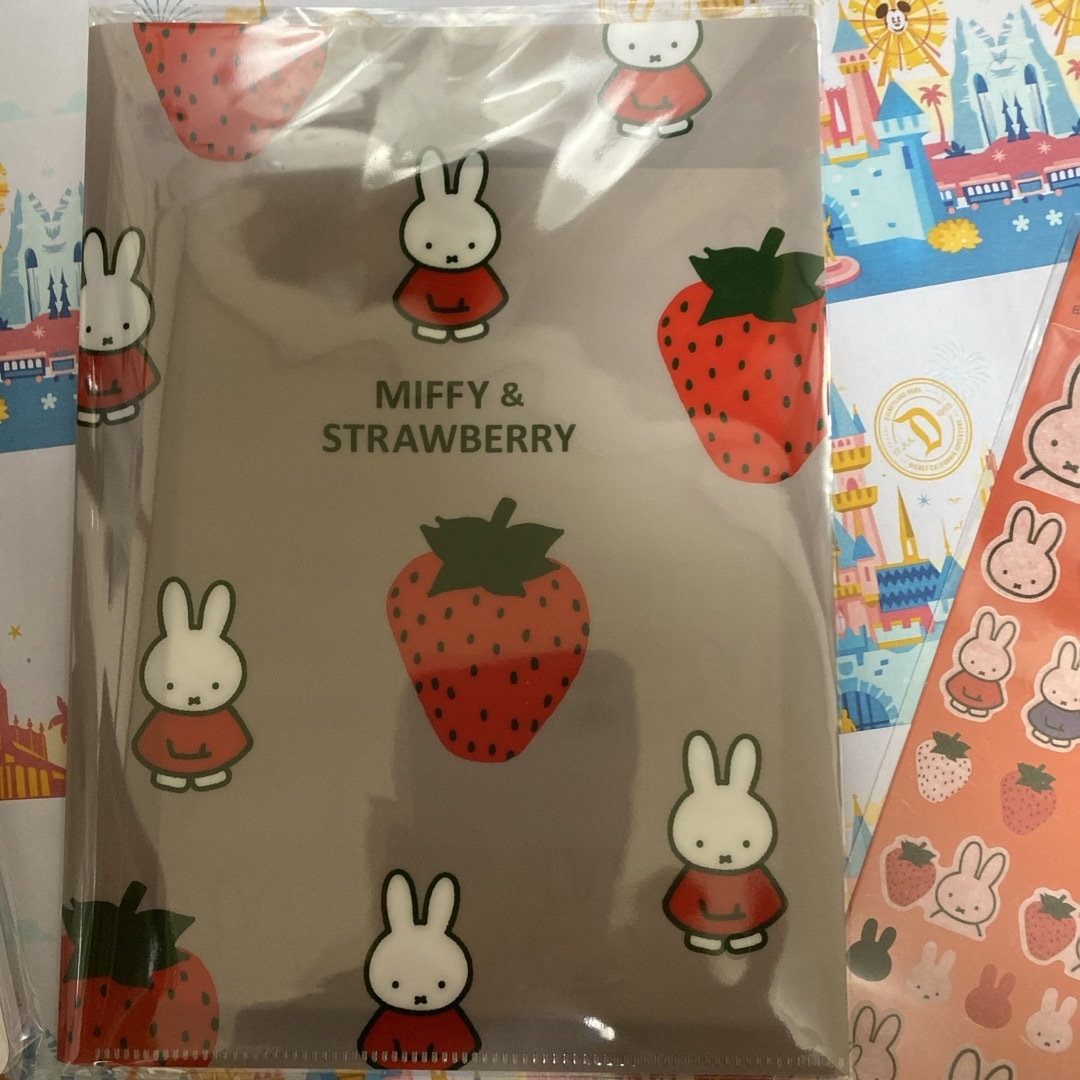 ミッフィー&ストロベリー🍓 エンタメ/ホビーのおもちゃ/ぬいぐるみ(キャラクターグッズ)の商品写真