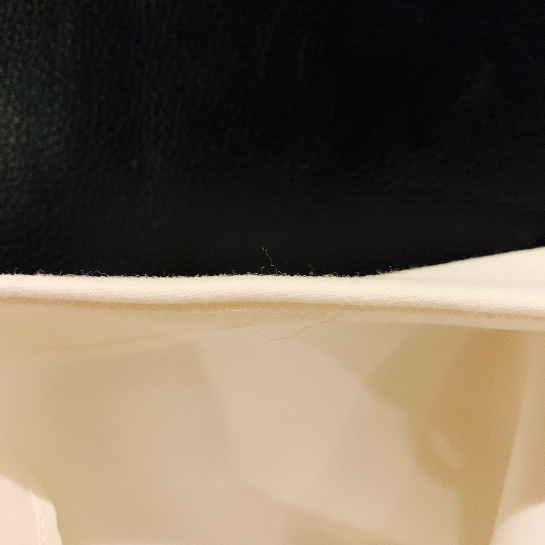 YOKO CHAN(ヨーコチャン)の未使用★YOKO CHAN(ヨーコチャン)★トップス★ホワイト★パール レディースのトップス(シャツ/ブラウス(長袖/七分))の商品写真