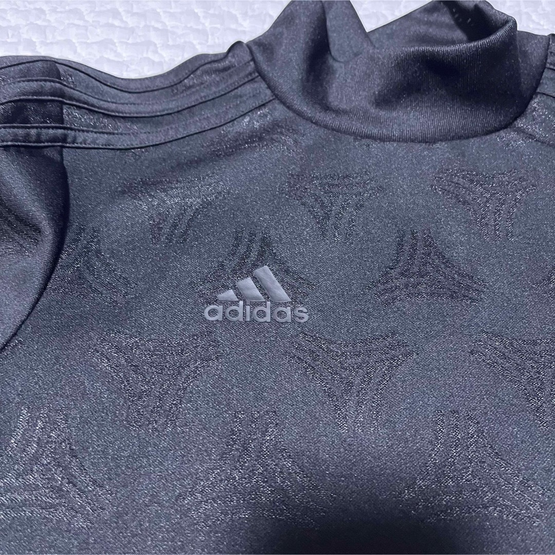 adidas(アディダス)のadidas キッズ モックネックウェア 150cm 黒 キッズ/ベビー/マタニティのキッズ服男の子用(90cm~)(Tシャツ/カットソー)の商品写真