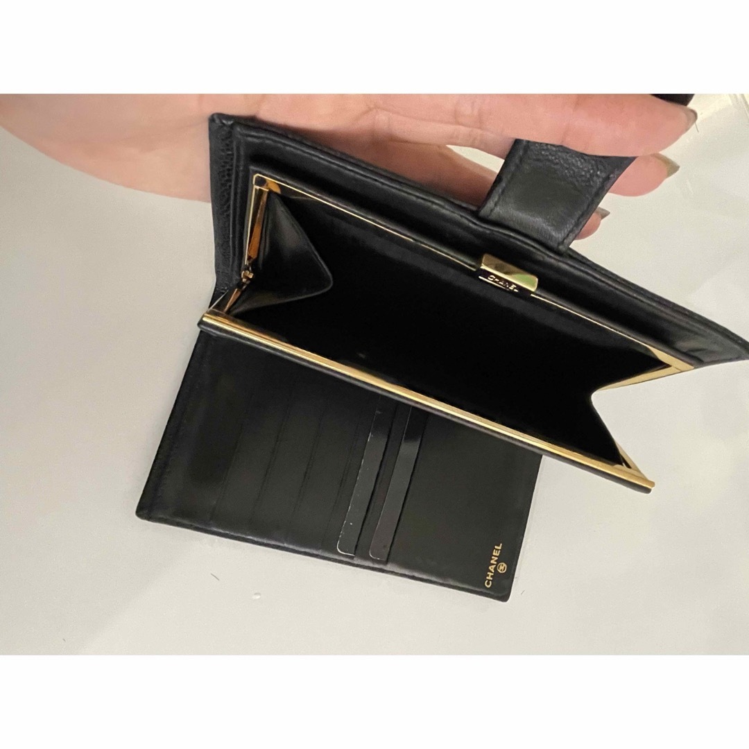 CHANEL(シャネル)の美品 CHANEL シャネル キャビアスキン二つ折り長財布 がま口財布 レディースのファッション小物(財布)の商品写真