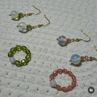 ハンドメイド／ホワイトオパールビーズのピアスとリング(その他)