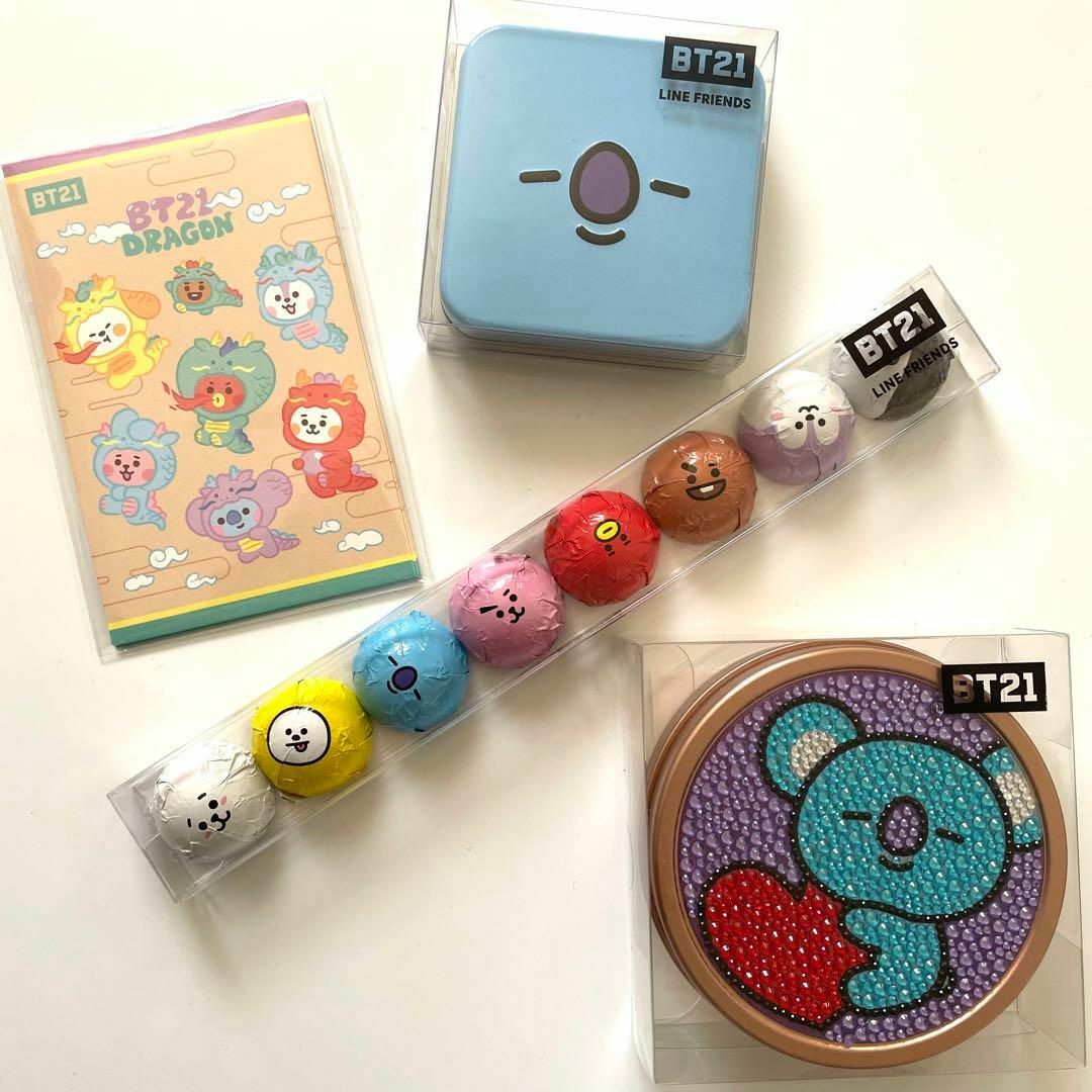 BT21 Koya スパークスラウンド缶 スクエア缶 チョコパック ポチ袋 4点 エンタメ/ホビーのおもちゃ/ぬいぐるみ(キャラクターグッズ)の商品写真