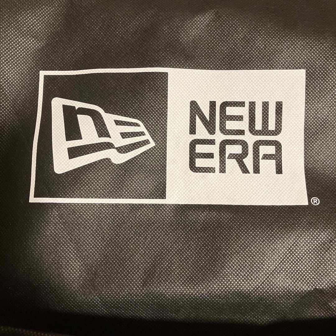 NEW ERA(ニューエラー)のニューエラ　不織布バック メンズのバッグ(トートバッグ)の商品写真