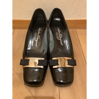 サルヴァトーレフェラガモ(Salvatore Ferragamo)のフェラガモパンプス♡黒23.5㎝(ハイヒール/パンプス)