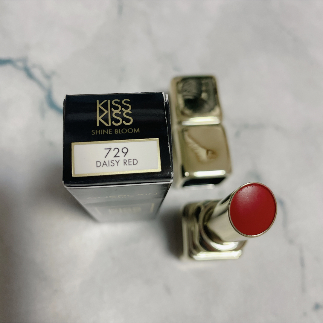 GUERLAIN(ゲラン)の新品未使用　ゲラン キスキス シャイン ブルーム / 729 デイジー レッド コスメ/美容のベースメイク/化粧品(口紅)の商品写真