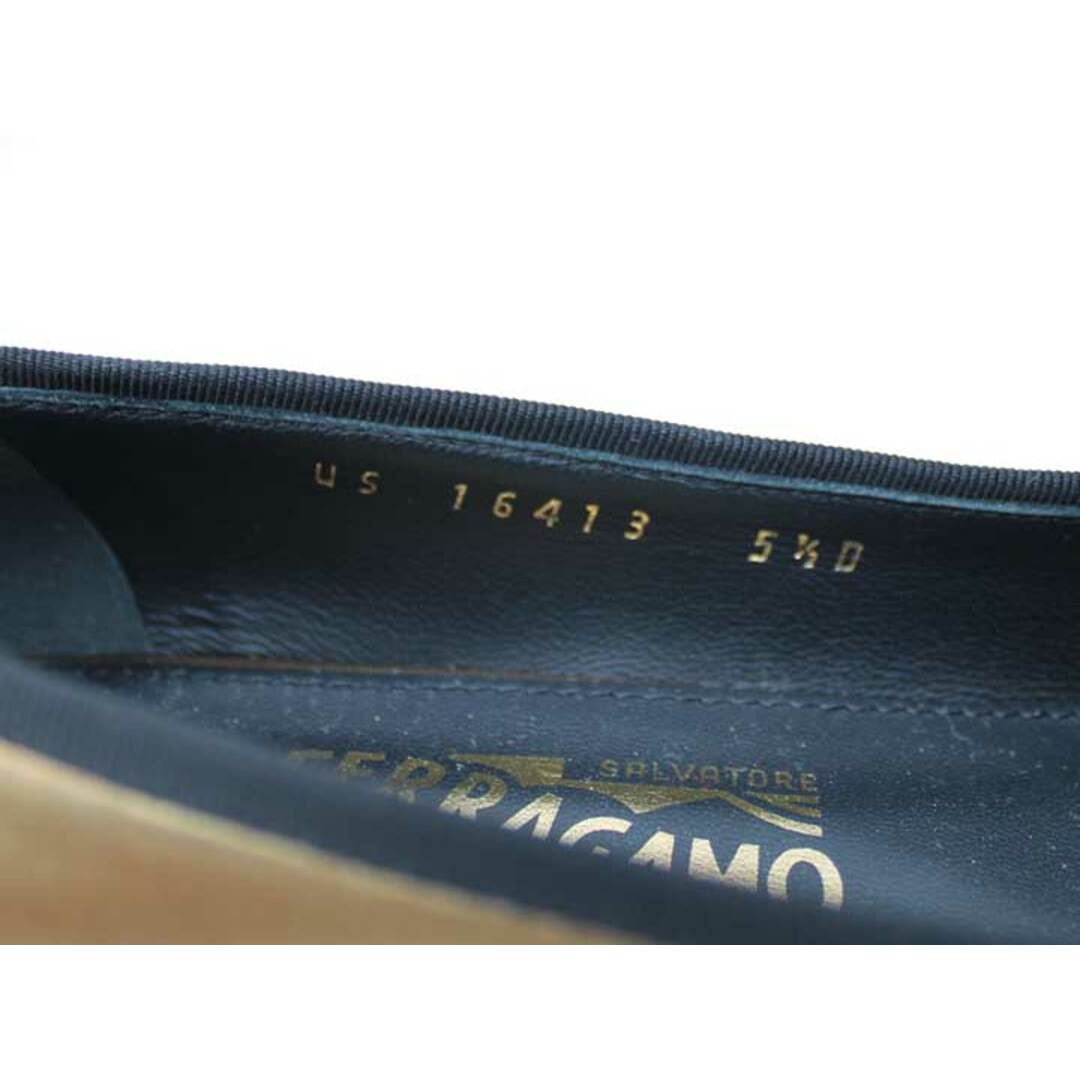 Ferragamo(フェラガモ)の【新入荷】★FERRAGAMO/フェラガモ★ヴァラリボンバイカラーパンプス/シンプル/上品/クラシカル/パンプス/シューズ/靴  ブラック×ゴールド/黒×金 レディース 5 1/2D【中古】春夏秋冬 721042 レディースの靴/シューズ(その他)の商品写真