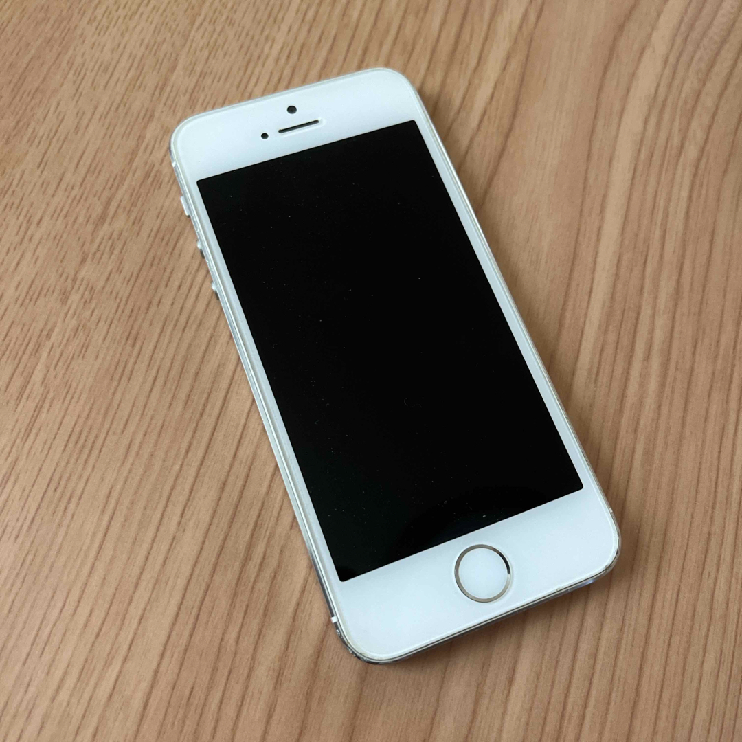 iPhone(アイフォーン)の【美品】iPhone5s 本体 ドコモ スマホ/家電/カメラのスマートフォン/携帯電話(スマートフォン本体)の商品写真