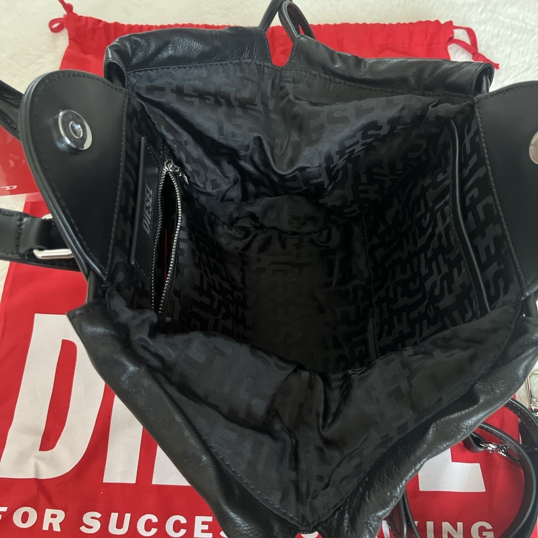 DIESEL(ディーゼル)の新品未使用タグ付きDIESELカウレザーショルダーバッグ 1dr-Fold Xs レディースのバッグ(ショルダーバッグ)の商品写真