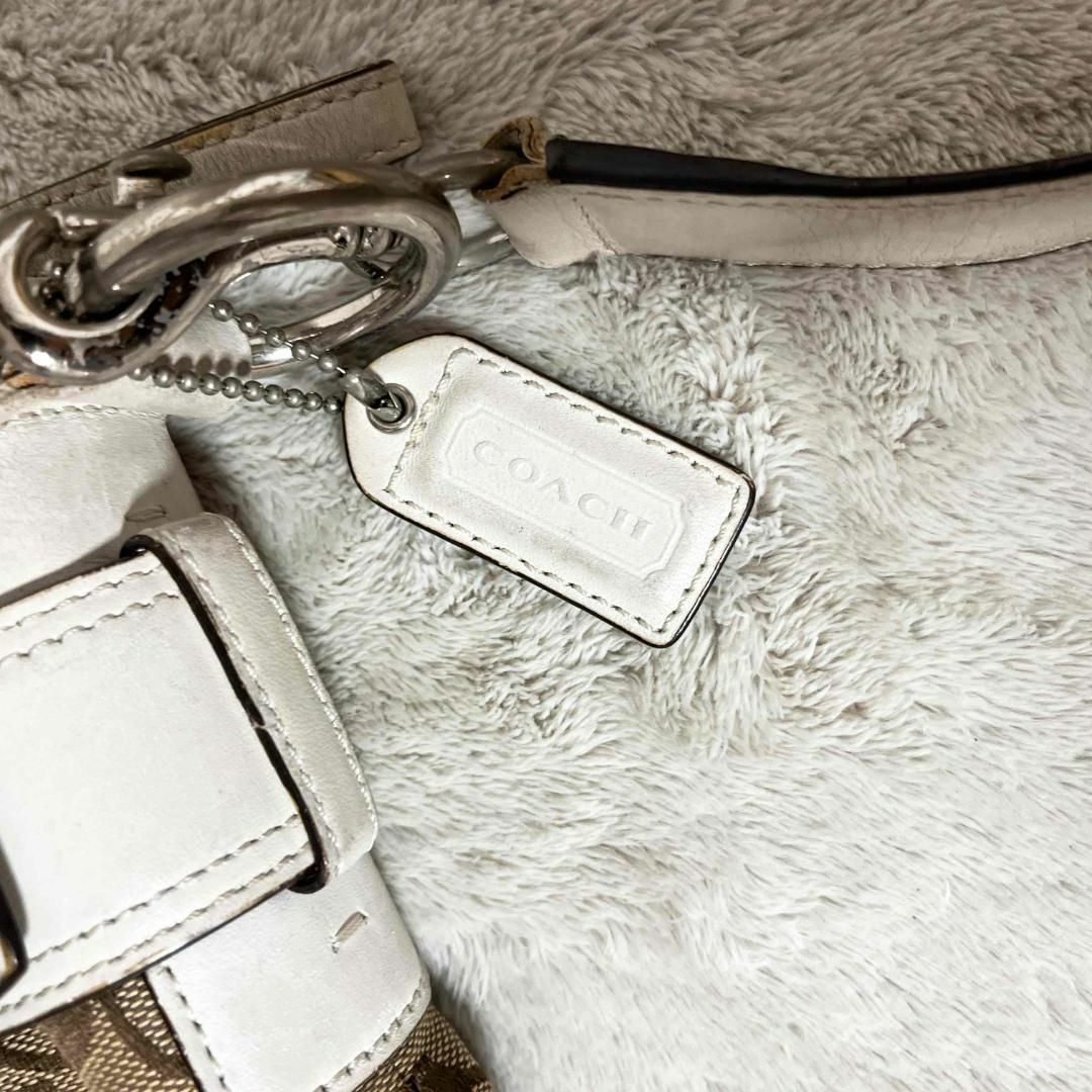 COACH(コーチ)の美品✨COACH コーチショルダーバッグハンドバッグブラウンホワイトシグネチャー レディースのバッグ(ショルダーバッグ)の商品写真