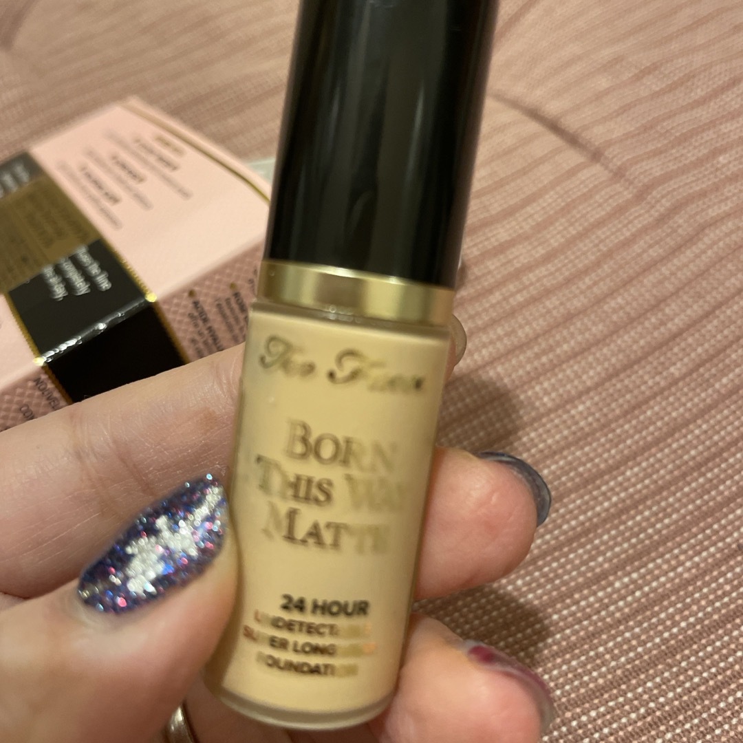 Too Faced(トゥフェイス)のトゥーフェイス　ボーンディスウェイMATTE コスメ/美容のメイク道具/ケアグッズ(チーク/フェイスブラシ)の商品写真