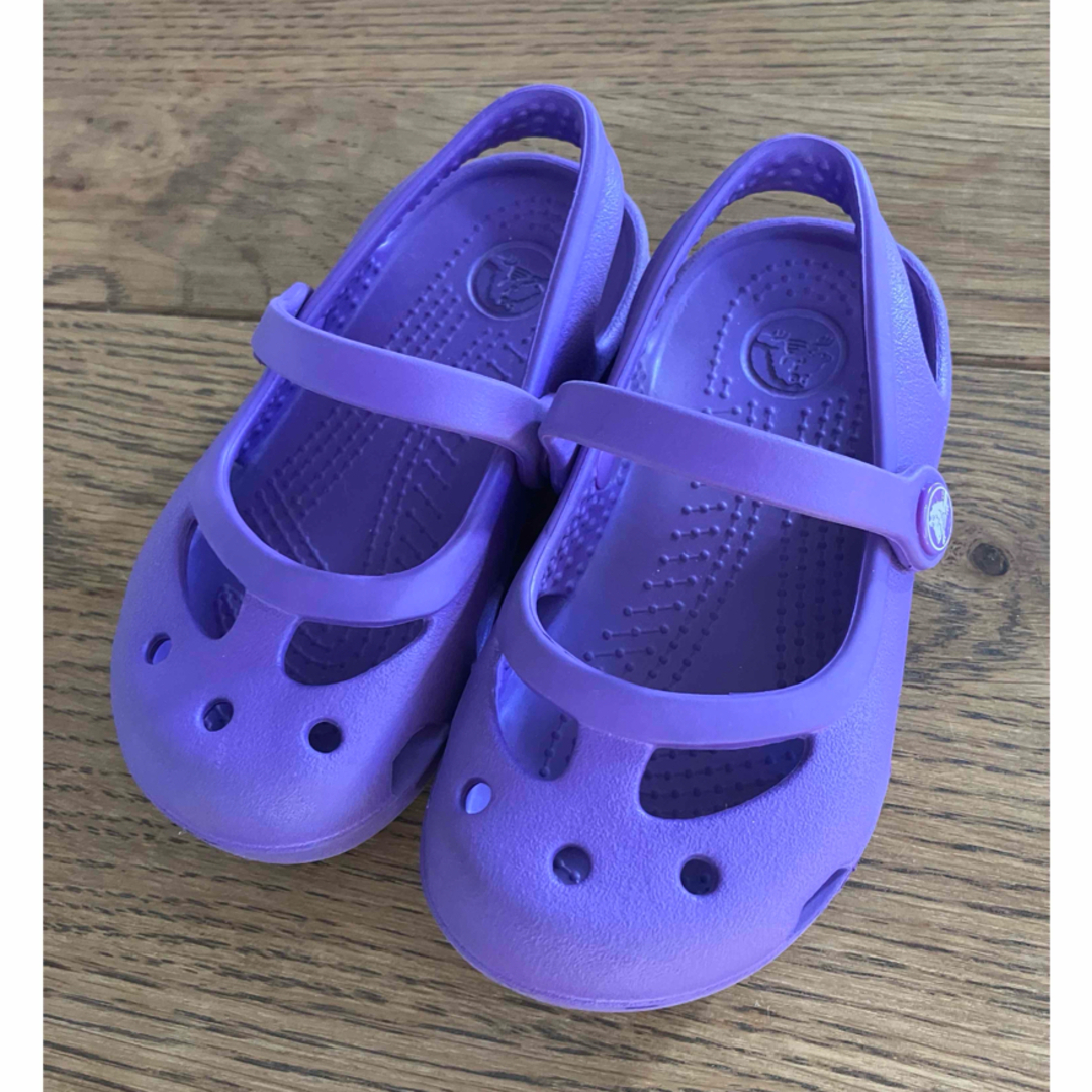 crocs(クロックス)の【クロックス】 15cm(サイズ7)☆ベビーサンダル☆パープル キッズ/ベビー/マタニティのベビー靴/シューズ(~14cm)(サンダル)の商品写真