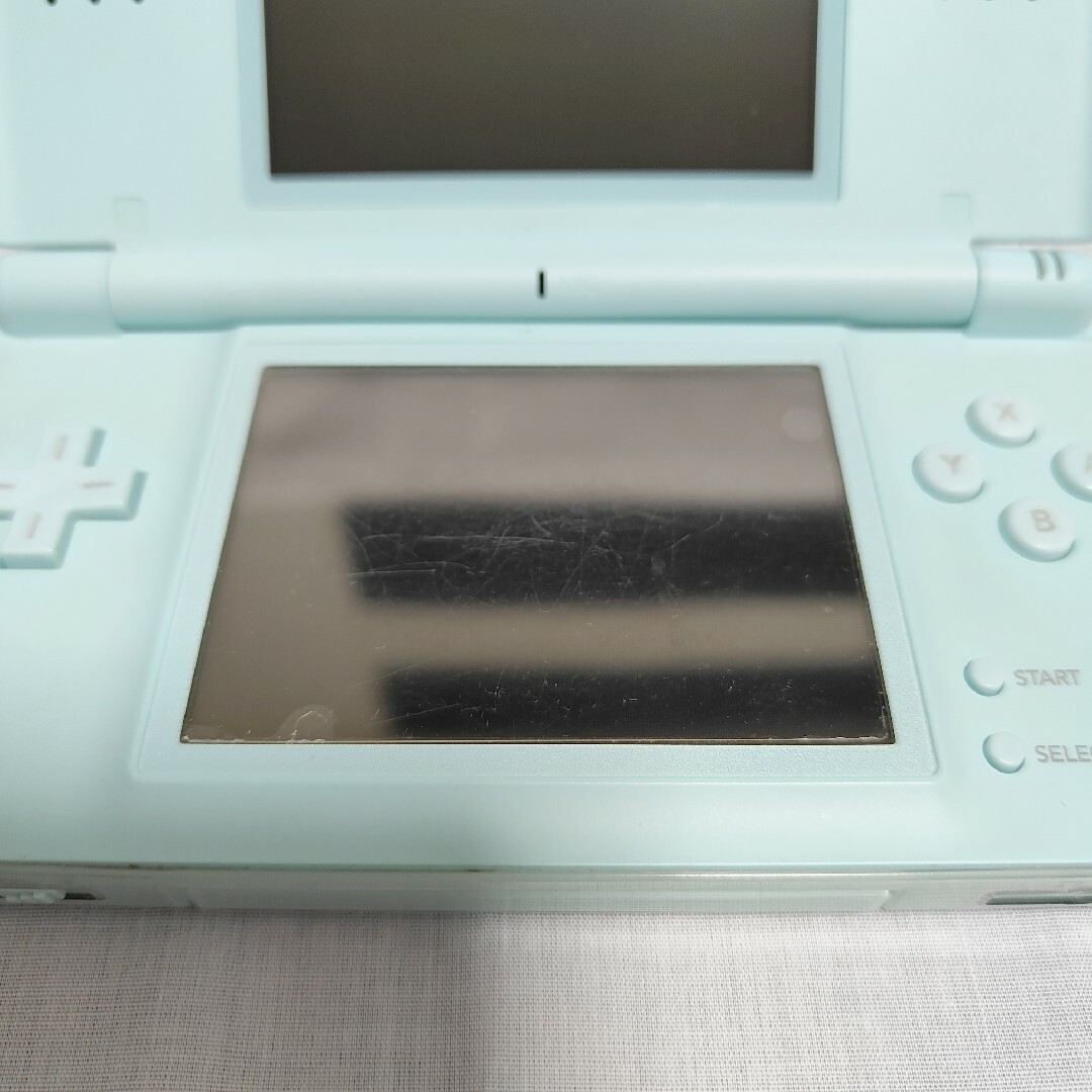 ニンテンドーDS(ニンテンドーDS)のNINTENDO DS Lite　アイスブルー エンタメ/ホビーのゲームソフト/ゲーム機本体(携帯用ゲーム機本体)の商品写真