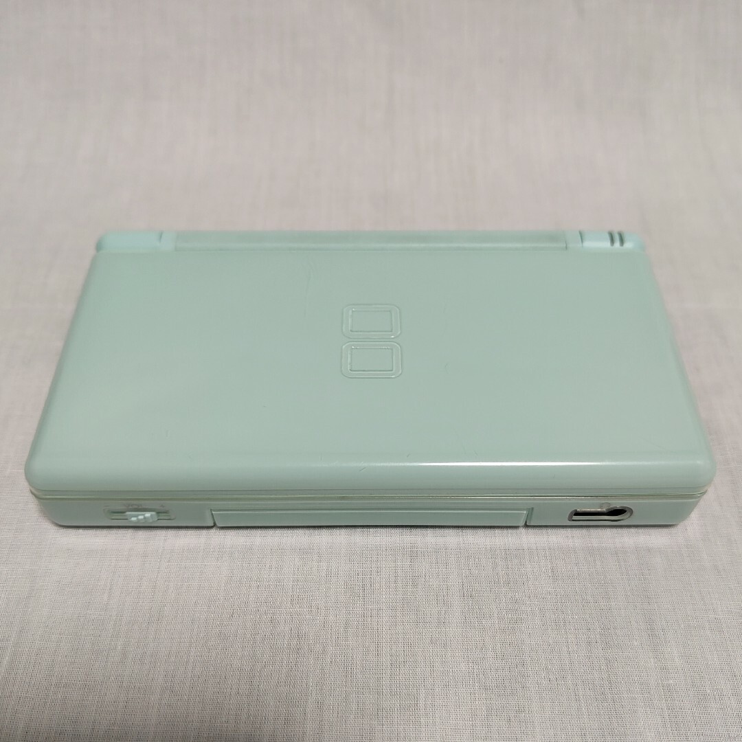 ニンテンドーDS(ニンテンドーDS)のNINTENDO DS Lite　アイスブルー エンタメ/ホビーのゲームソフト/ゲーム機本体(携帯用ゲーム機本体)の商品写真