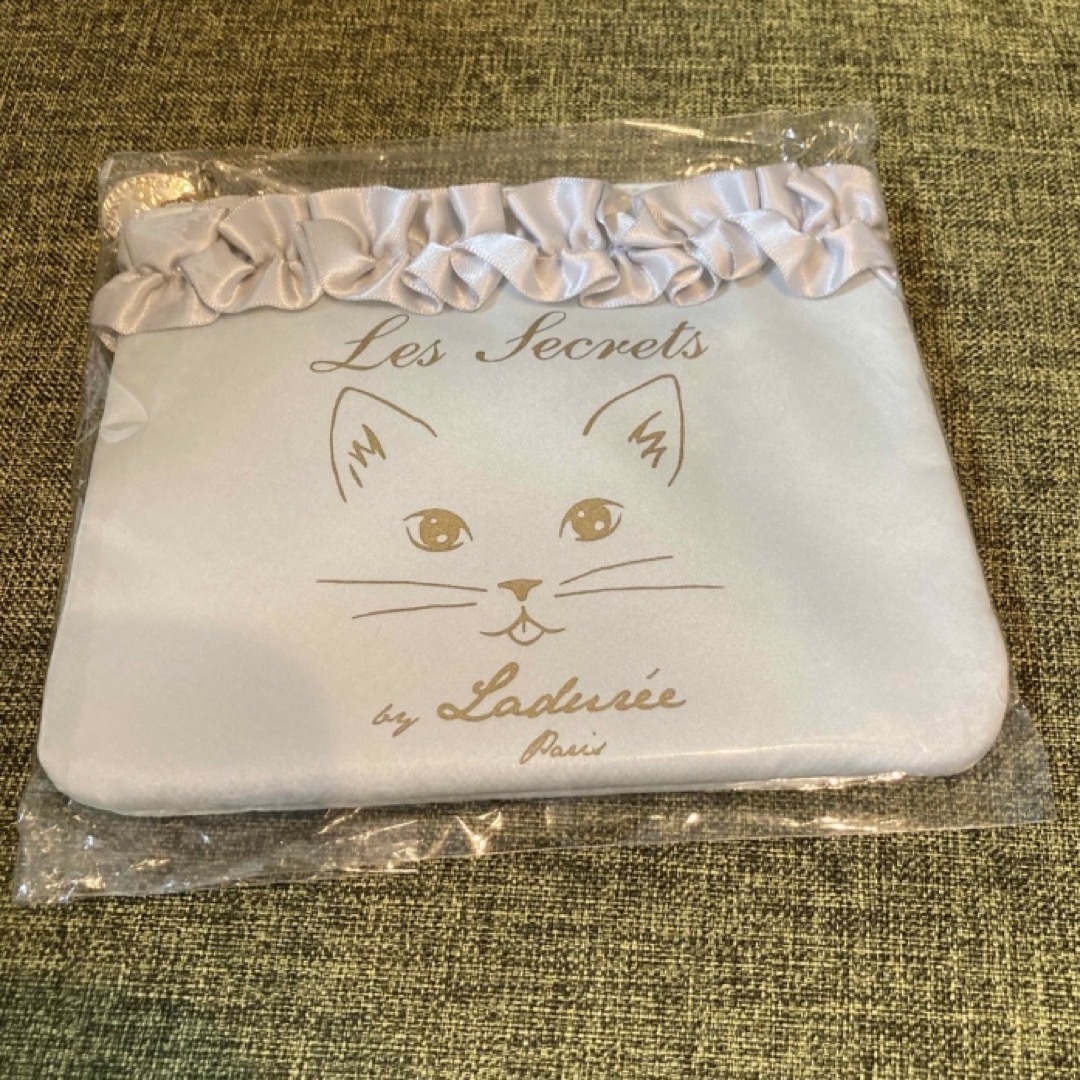 LADUREE(ラデュレ)の新品未使用 ラデュレ ポーチ ねこ 猫 ネコ レディースのファッション小物(ポーチ)の商品写真