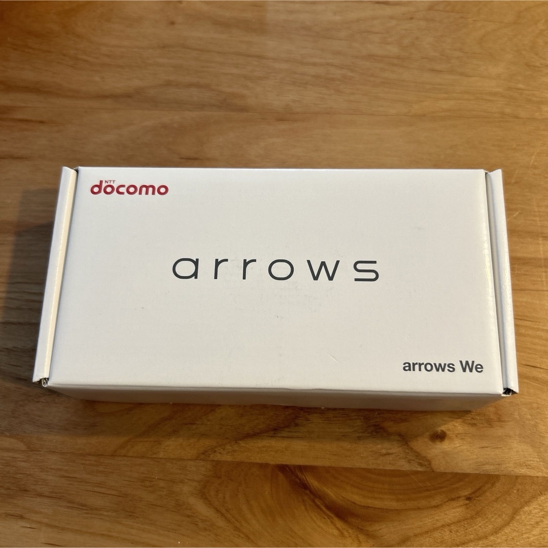 arrows(アローズ)のFUJITSU arrows We F-51B ホワイト スマホ/家電/カメラのスマートフォン/携帯電話(スマートフォン本体)の商品写真