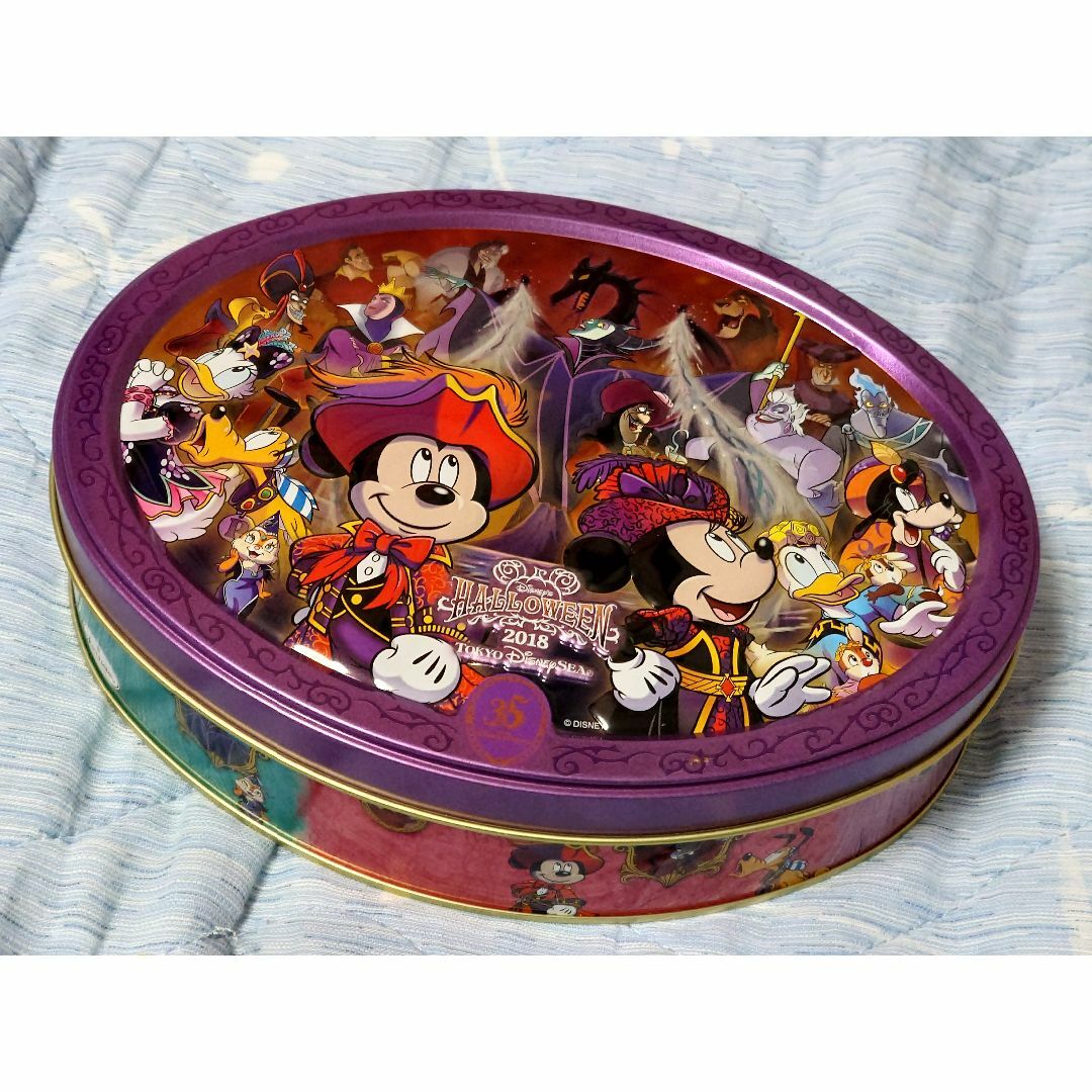 Disney(ディズニー)のディズニーシー限定♪35周年ハロウィン缶♪ インテリア/住まい/日用品のインテリア小物(小物入れ)の商品写真