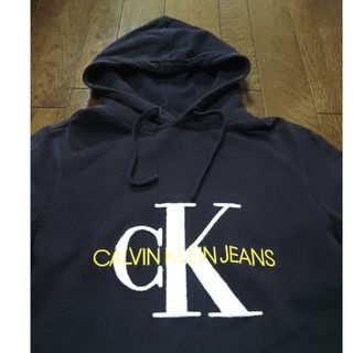 カルバンクライン(Calvin Klein)のCALVIN KLEIN JEANS パーカー　L　黒　ワッペン　刺繍　古着(パーカー)