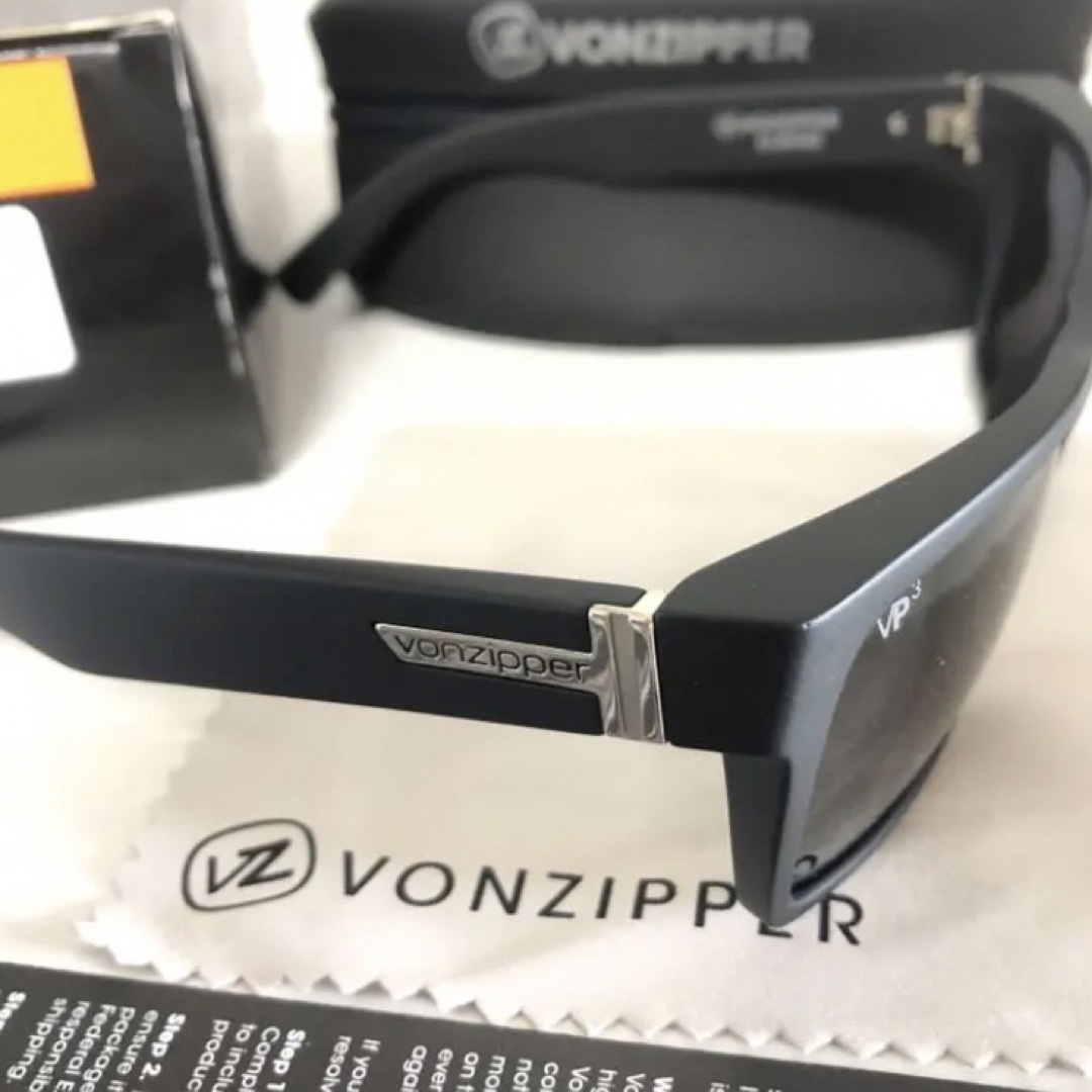 VONZIPPER(ボンジッパー)のVONZIPPER ボンジッパー 偏光サングラス　ブラック オークリー 黒 メンズのファッション小物(サングラス/メガネ)の商品写真