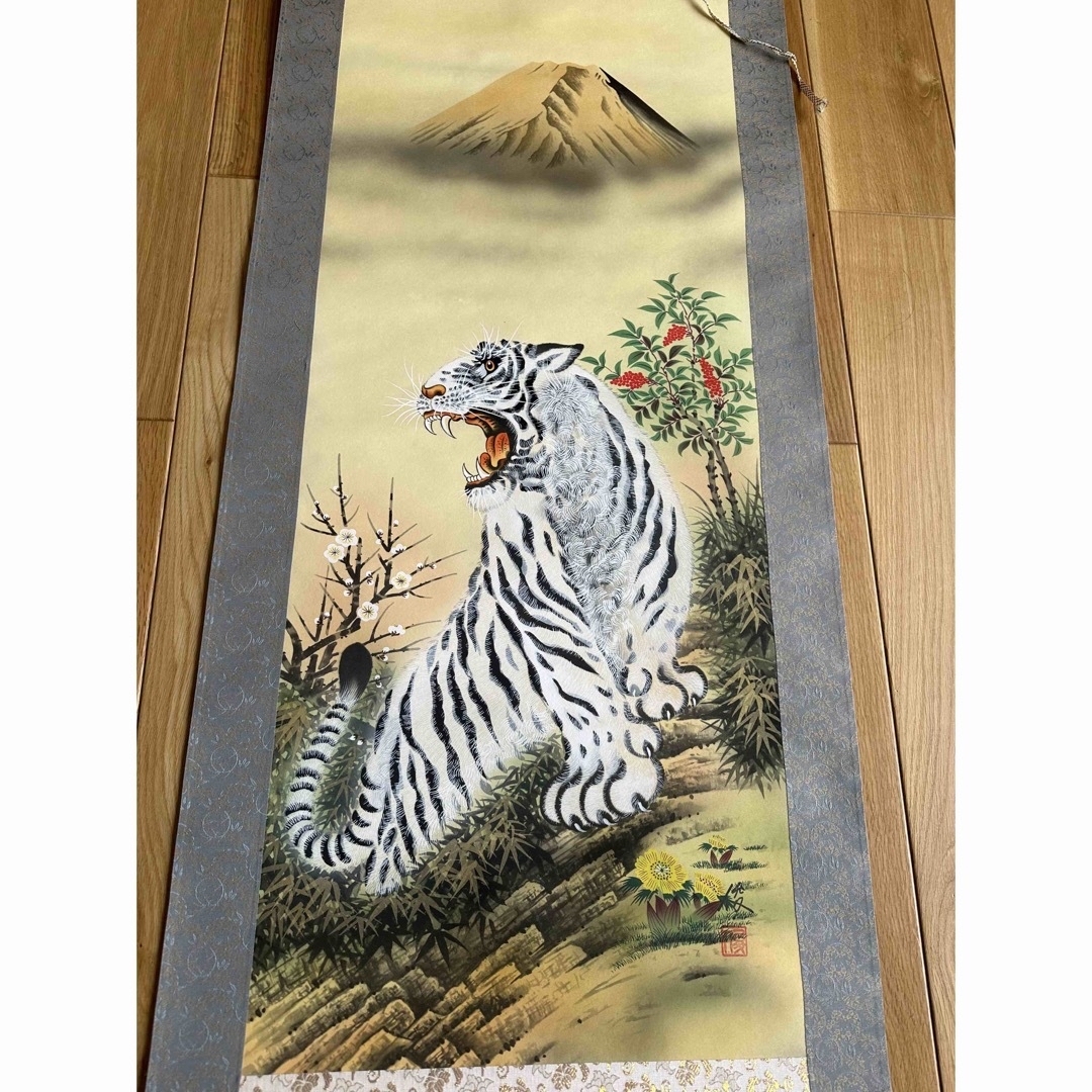 新品開運画掛軸-龍虎吉祥 和室 厄除け 無病 商売繁盛 子孫繁栄 長寿 モダン エンタメ/ホビーの美術品/アンティーク(絵画/タペストリー)の商品写真