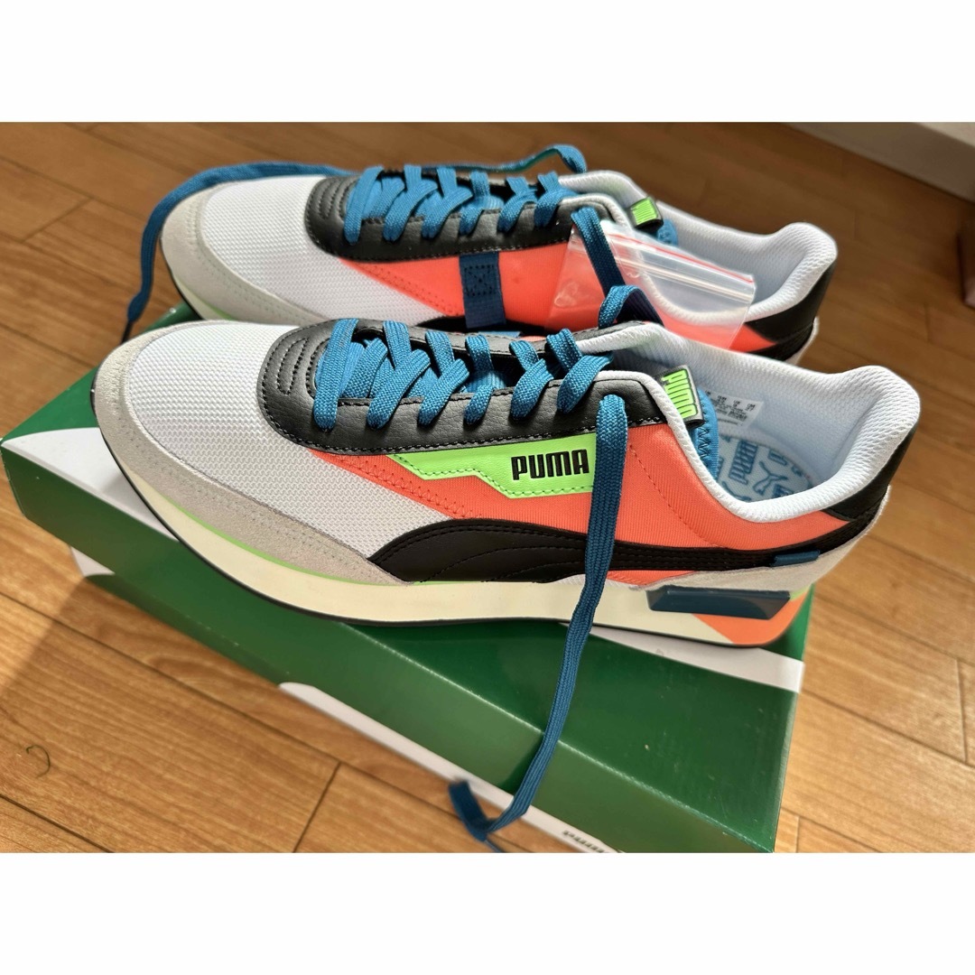 PUMA(プーマ)のPUMA フューチャーライダー　ネオンプレイ メンズの靴/シューズ(スニーカー)の商品写真