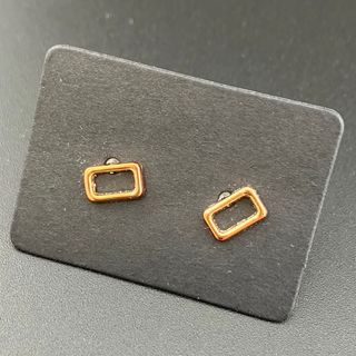 a7 300円 ピアス　スクエア　長方形　ワンポイント　樹脂ポスト(ピアス)