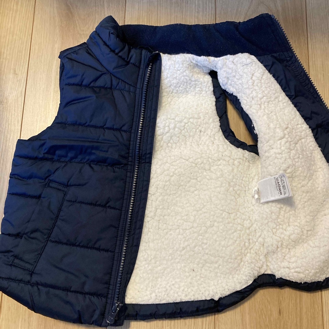 babyGAP(ベビーギャップ)のbaby GAP ネイビー ベスト キッズ/ベビー/マタニティのキッズ服男の子用(90cm~)(ジャケット/上着)の商品写真