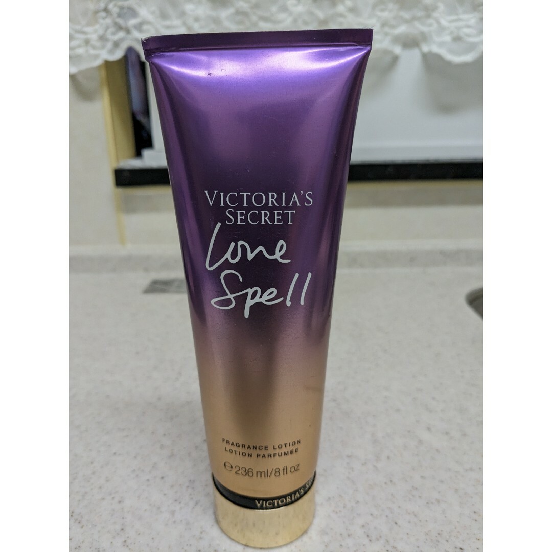 Victoria's Secret(ヴィクトリアズシークレット)のVICTORIA’s SECRET フレグランス　ローション コスメ/美容のボディケア(ボディローション/ミルク)の商品写真