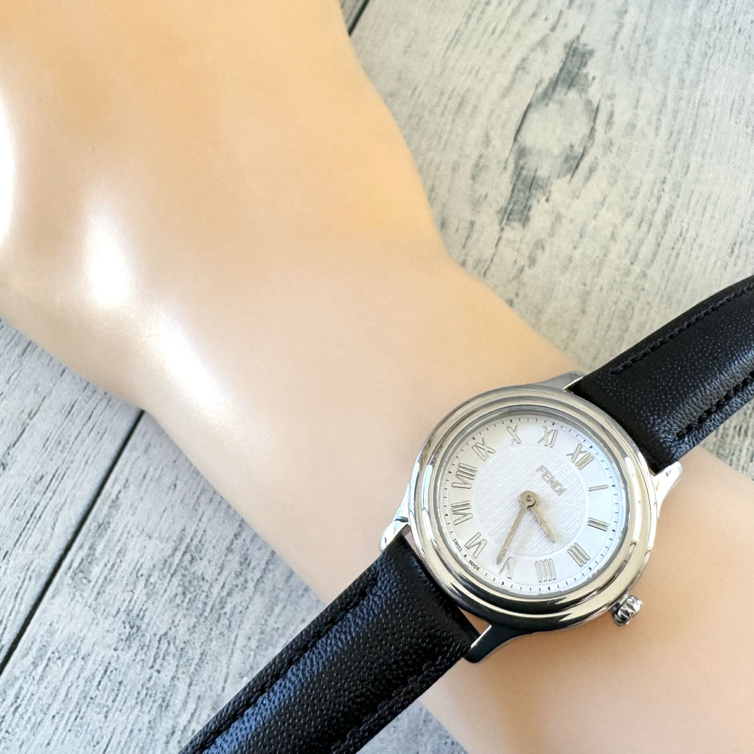 FENDI(フェンディ)の【希少】FENDI フェンディ 腕時計 25000L ズッカ柄 ホワイト レディースのファッション小物(腕時計)の商品写真