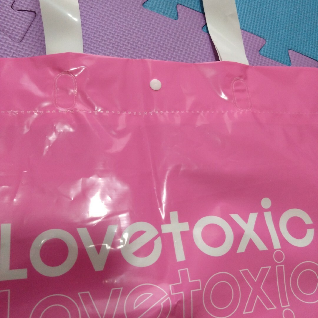 lovetoxic(ラブトキシック)のラブトキシック ショップ袋 ビニール 大型 1枚 レディースのバッグ(ショップ袋)の商品写真