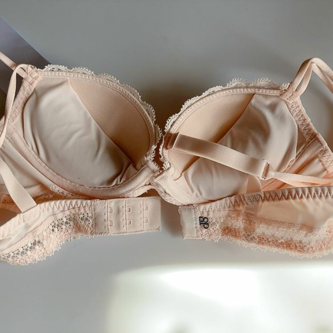 Simone Perele(シモーヌペレール)のA70☆Simone Perele シモーヌ ペレール　フランス　ブラ　ピンク レディースの下着/アンダーウェア(ブラ)の商品写真