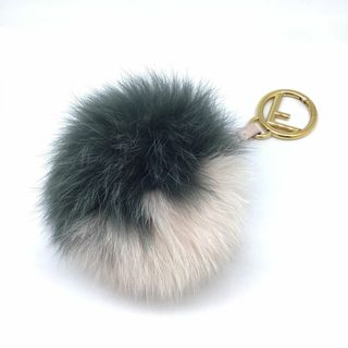 フェンディ(FENDI)の【中古】FENDI　フェンディ ポンポンチャーム　チャーム　ポンポン　ピンク　グリーン　ファー　G金具　バッグチャーム　小物　バッグアクセ　アクセサリー　レディース　メンズ　ユニセックス 【ブランドギャラリー東心斎橋店】(チャーム)