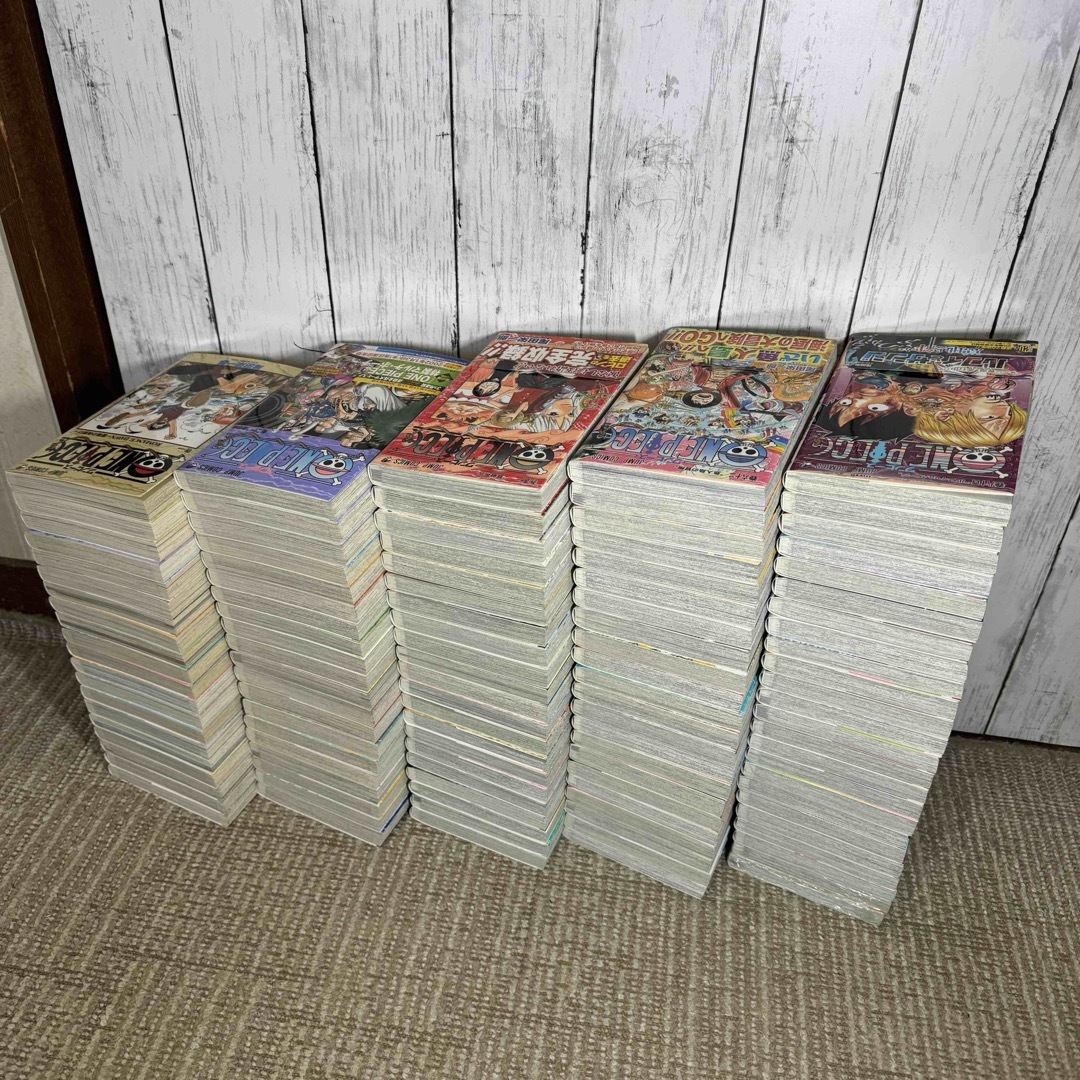 ONE PIECE(ワンピース)の全巻初版 ワンピース 1巻～107巻 107冊 ●帯び、冊子、はがき●全巻セット エンタメ/ホビーの漫画(全巻セット)の商品写真