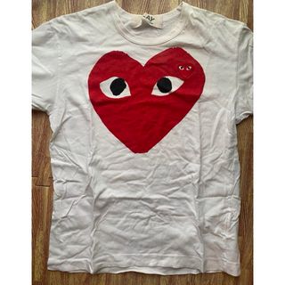 コムデギャルソン(COMME des GARCONS)のコムデギャルソンプレイ　刺繍つきTシャツ(Tシャツ(半袖/袖なし))