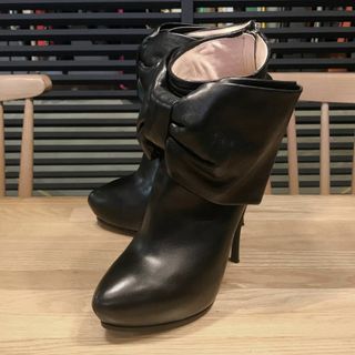 ヴィクターアンドロルフ(VIKTOR&ROLF)の超美品 ヴィクタ&ロルフ リボン ショートブーツ ブーティ 黒 36 22.5(ブーツ)