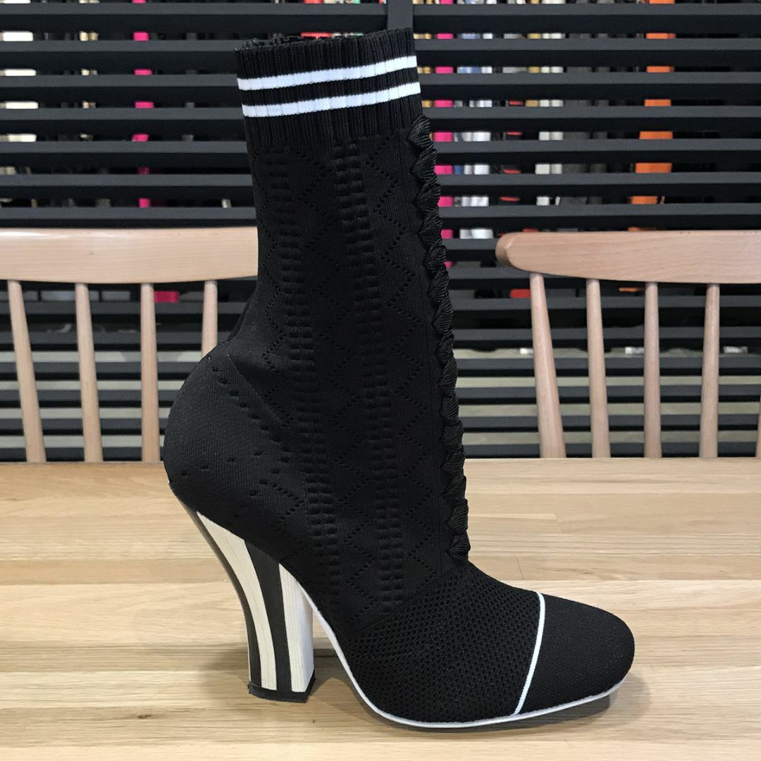 FENDI(フェンディ)の超美品 フェンディ ロココ ソックスブーツ ブーティ 黒 36 23cm レディースの靴/シューズ(ブーツ)の商品写真
