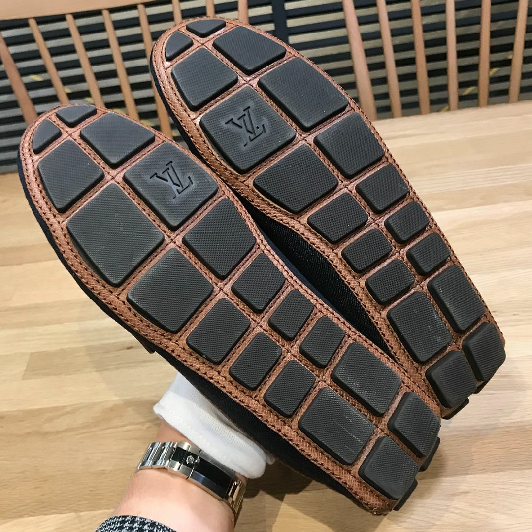 LOUIS VUITTON(ルイヴィトン)の超美品 ルイヴィトン モカシン ローファー デニム レザー インディゴ 7.5 メンズの靴/シューズ(スリッポン/モカシン)の商品写真