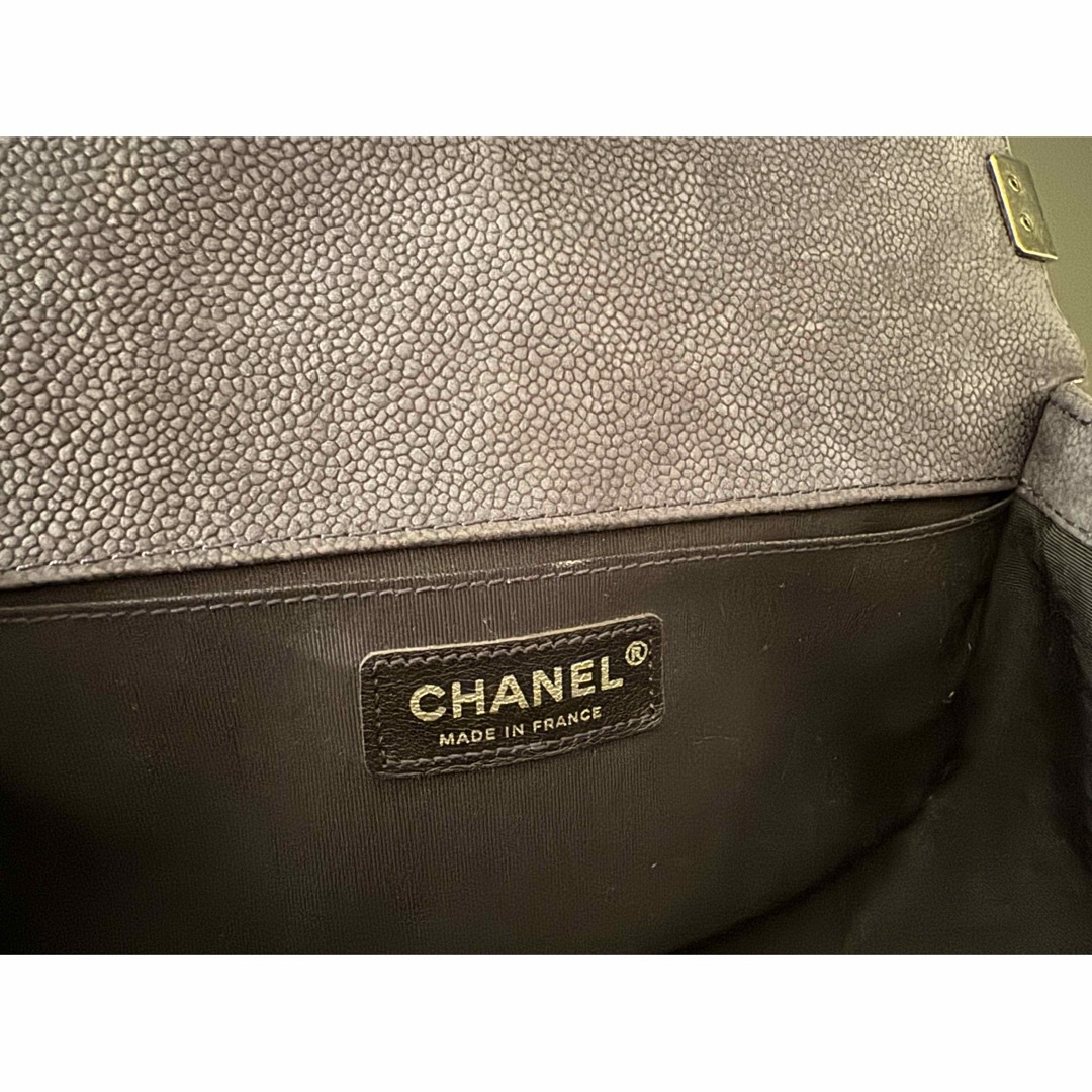 CHANEL(シャネル)の最終値下げシャネル ボーイシャネルネイビーシルバー金具 ベロア18番代 レディースのバッグ(ショルダーバッグ)の商品写真