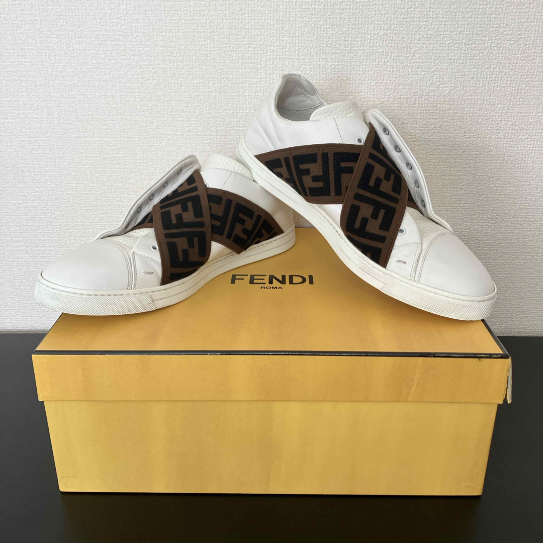 FENDI(フェンディ)のフェンディ　ホワイト　スニーカー　美品 メンズの靴/シューズ(スニーカー)の商品写真