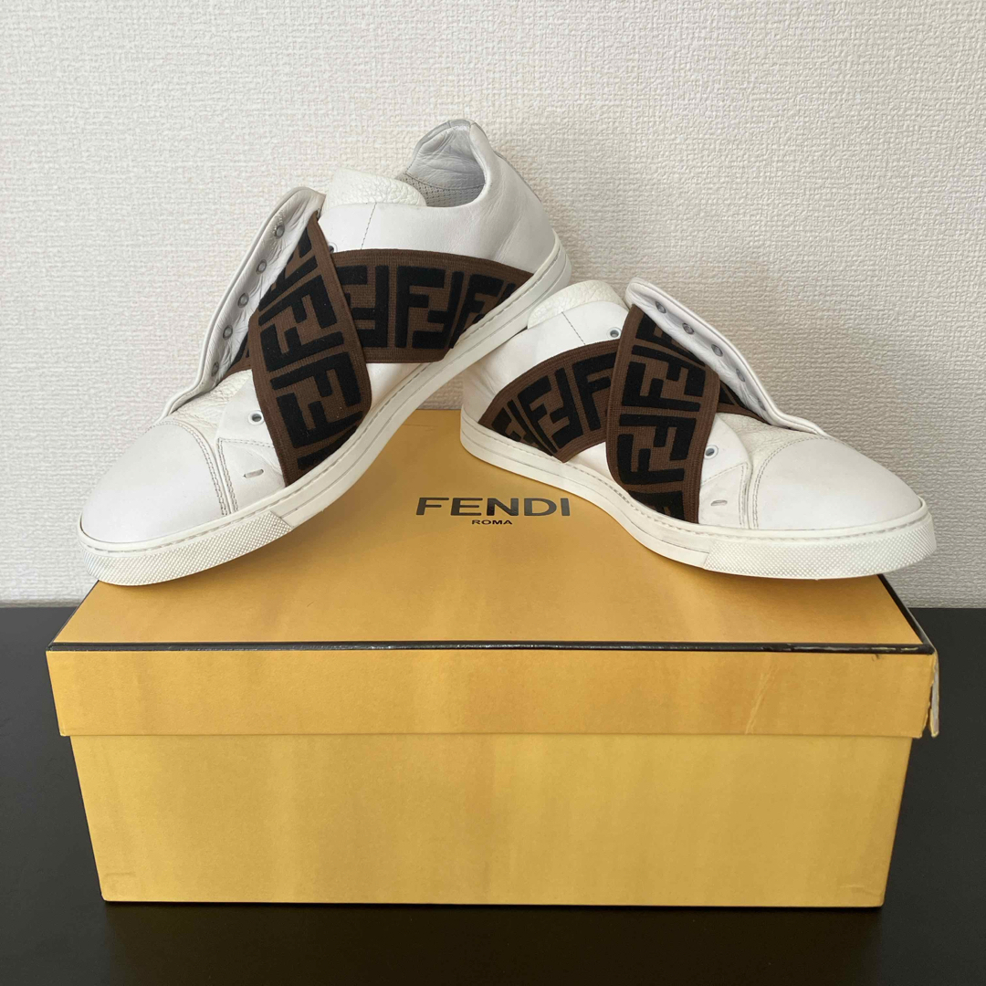 FENDI(フェンディ)のフェンディ　ホワイト　スニーカー　美品 メンズの靴/シューズ(スニーカー)の商品写真