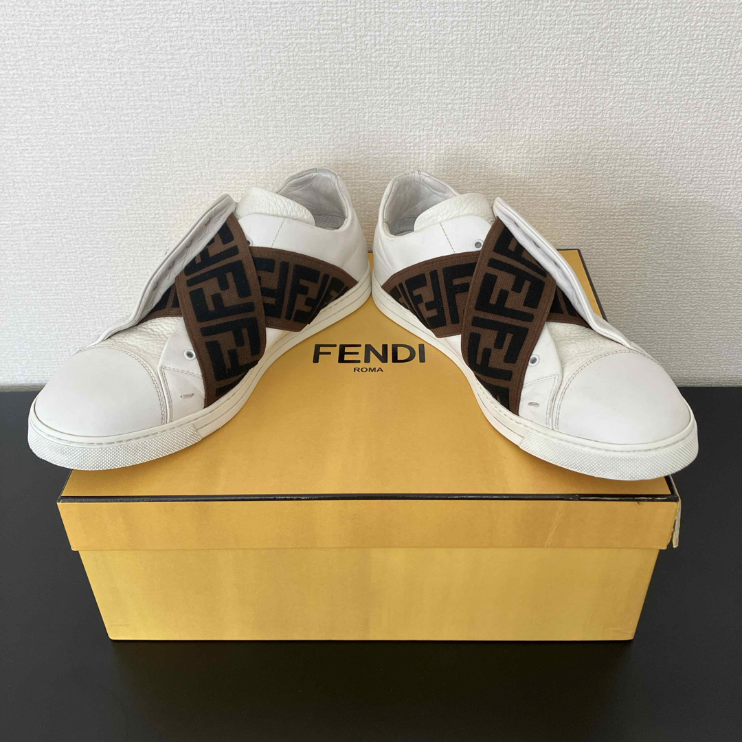 FENDI(フェンディ)のフェンディ　ホワイト　スニーカー　美品 メンズの靴/シューズ(スニーカー)の商品写真