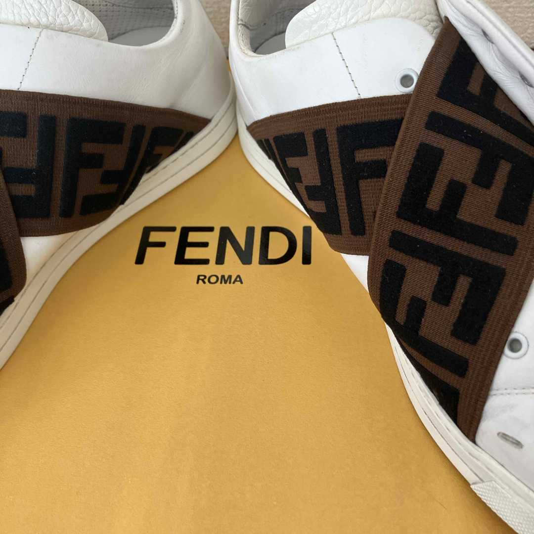 FENDI(フェンディ)のフェンディ　ホワイト　スニーカー　美品 メンズの靴/シューズ(スニーカー)の商品写真