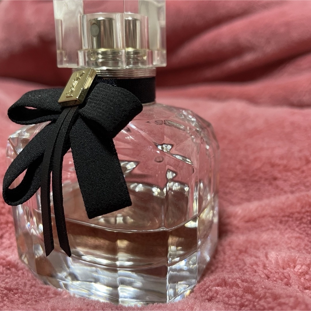 Yves Saint Laurent(イヴサンローラン)のモンパリ オーデパルファム 50ml 残量半分より少し下くらい　定価17600円 コスメ/美容の香水(香水(女性用))の商品写真