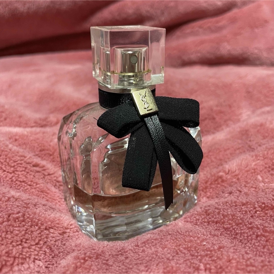 Yves Saint Laurent(イヴサンローラン)のモンパリ オーデパルファム 50ml 残量半分より少し下くらい　定価17600円 コスメ/美容の香水(香水(女性用))の商品写真