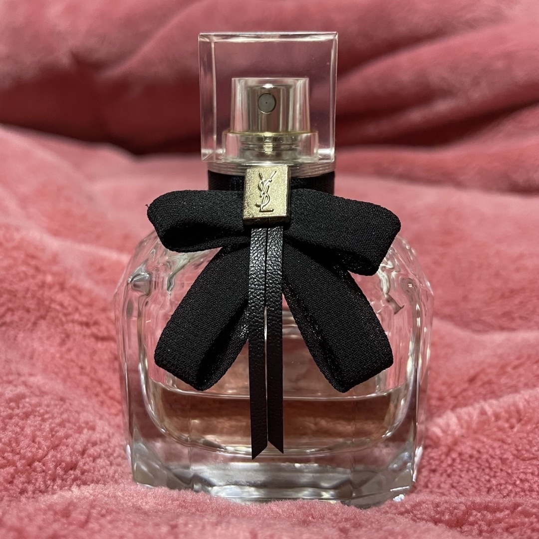 Yves Saint Laurent(イヴサンローラン)のモンパリ オーデパルファム 50ml 残量半分より少し下くらい　定価17600円 コスメ/美容の香水(香水(女性用))の商品写真