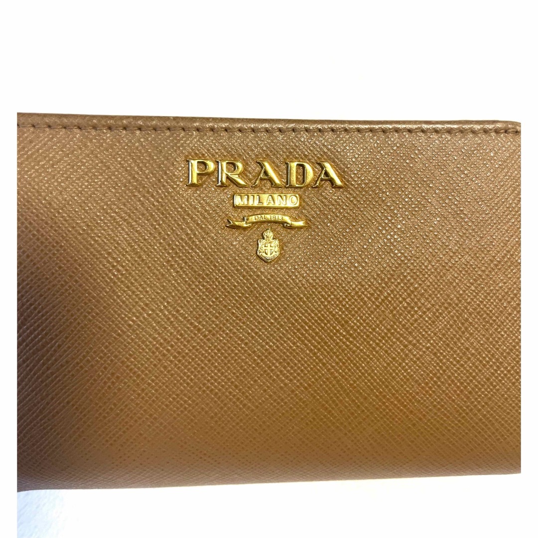 PRADA(プラダ)の【希少色♡】PRADAサフィアーノ　二つ折りミニ財布 レディースのファッション小物(財布)の商品写真