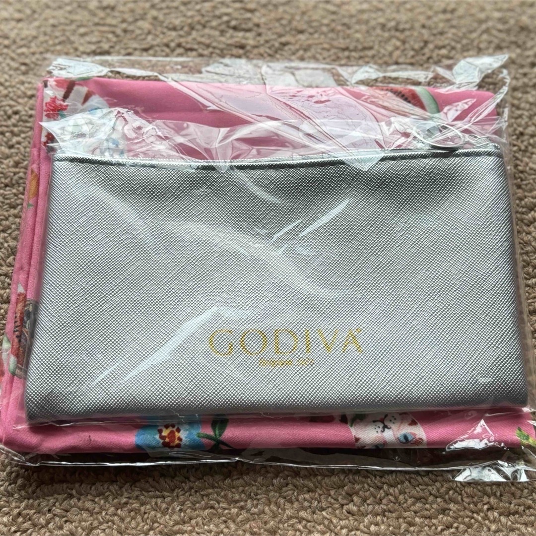 GODIVA(ゴディバ)のGODIVAゴディバ　バレンタイン2024 トートバッグ&ポーチセット エンタメ/ホビーのコレクション(ノベルティグッズ)の商品写真