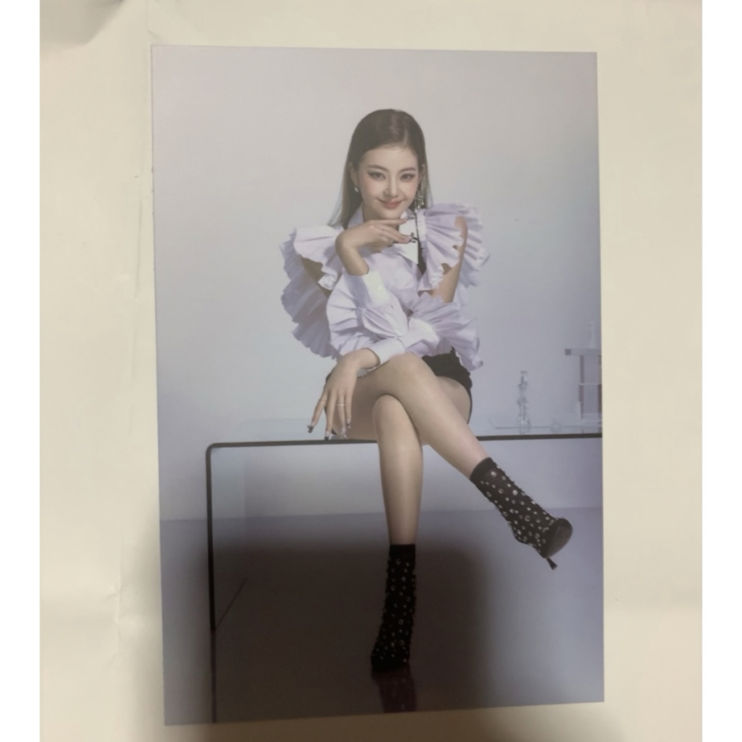 ITZY(イッチ)のITZY リア　公式ポストカード　CHECKMATE ② エンタメ/ホビーのタレントグッズ(アイドルグッズ)の商品写真