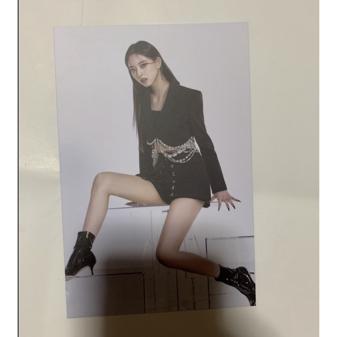 ITZY(イッチ)のITZY ユナ　公式ポストカード　CHECKMATE ② エンタメ/ホビーのタレントグッズ(アイドルグッズ)の商品写真