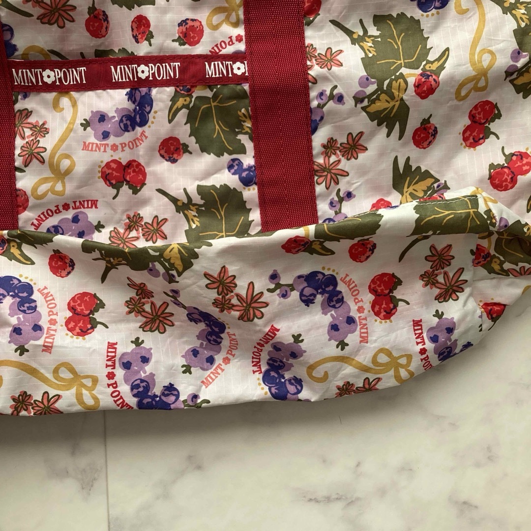 レディース ボストンバッグ 旅行 軽量 白 花柄 フルーツ柄 約58×35×14 レディースのバッグ(ボストンバッグ)の商品写真